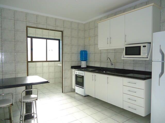 Кухня или мини-кухня в APARTAMENTO 3 dormitorio VISTA PARA MAR
