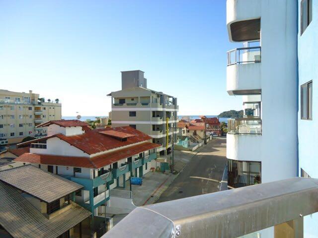  APARTAMENTO 3 DORMITÓRIOS NO CENTRO DE BOMBINHAS