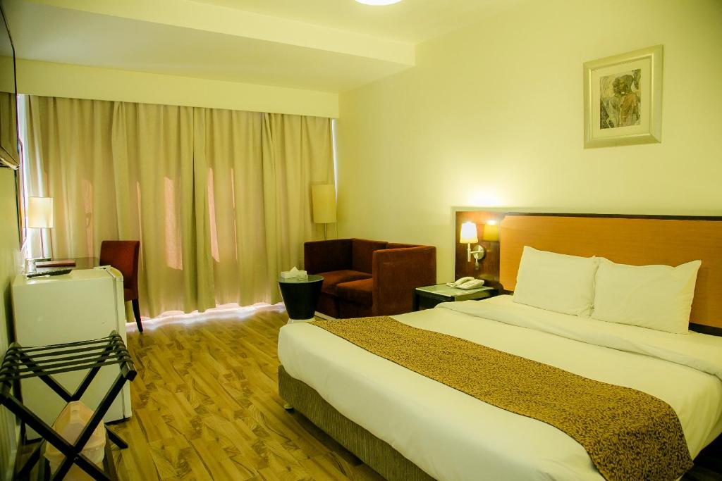 Phoenicia Grand Hotel - Resim 25