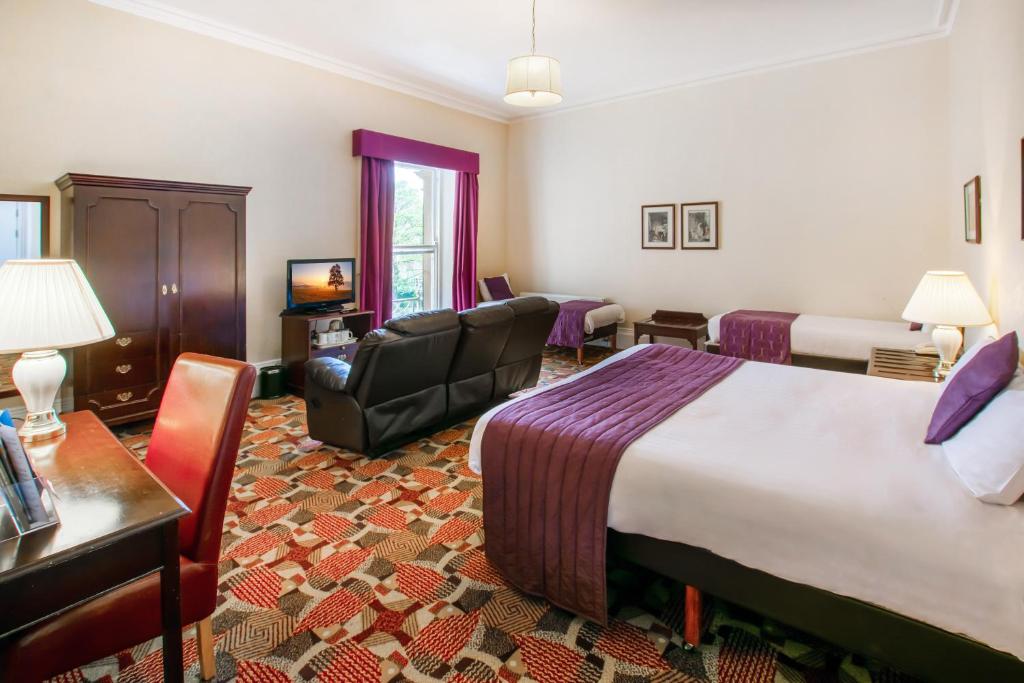 Postel nebo postele na pokoji v ubytování The Palace Hotel Buxton & Spa