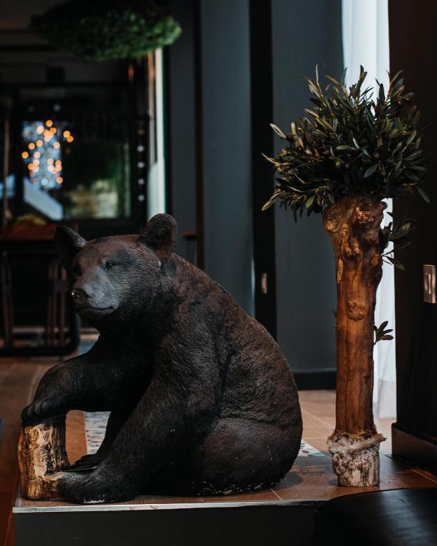 a statue of a bear sitting next to a plant at Urban Anaga Hotel in Santa Cruz de Tenerife