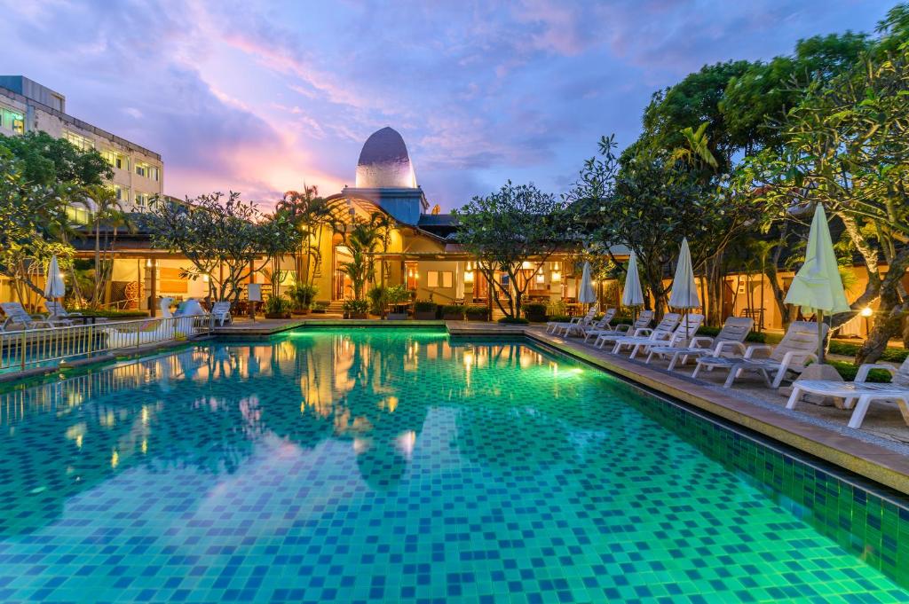 Bazén v ubytování Phuket Kata Resotel nebo v jeho okolí