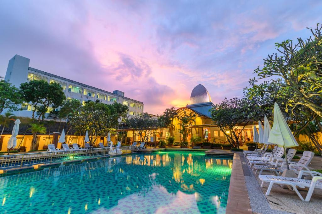 Bazén v ubytování Phuket Kata Resotel nebo v jeho okolí