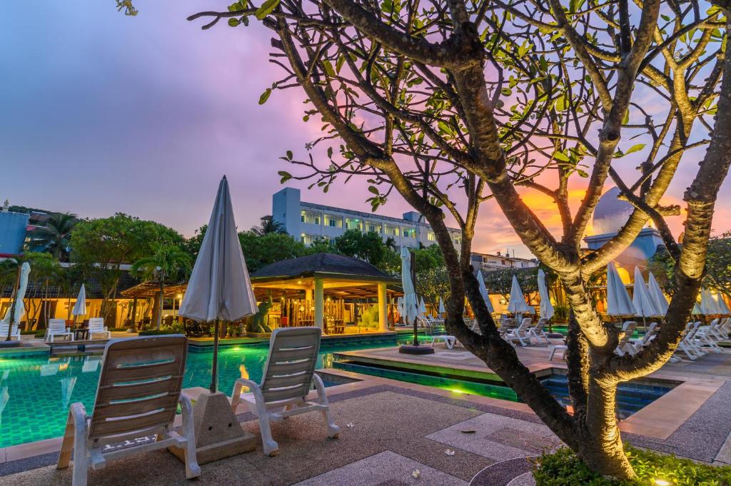 Bazén v ubytování Phuket Kata Resotel nebo v jeho okolí