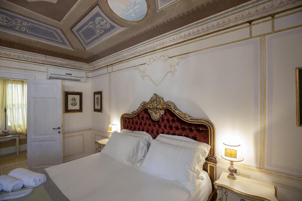 Les Suite Royales - Double Room With Balcony