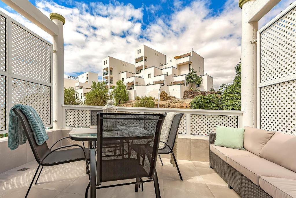 A balcony or terrace at Apartment Orlando Wave
