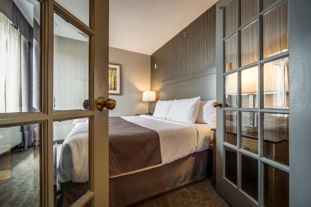 Monte Carlo Inn Airport Suites - Resim 16