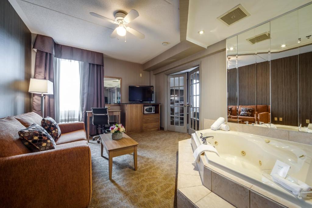 Posezení v ubytování Monte Carlo Inn Airport Suites