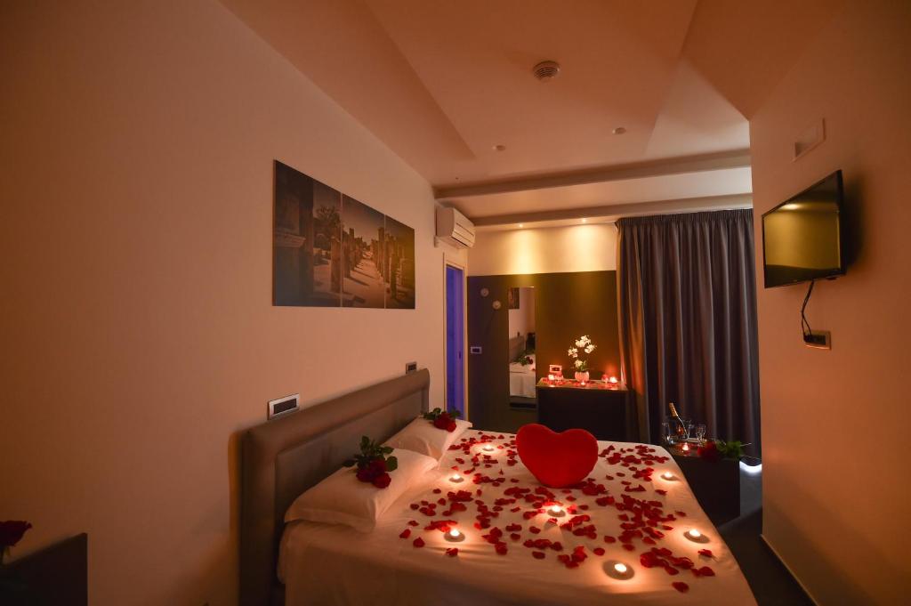 Posteľ alebo postele v izbe v ubytovaní Pompei Inn Ruins B&B Luxury Suite