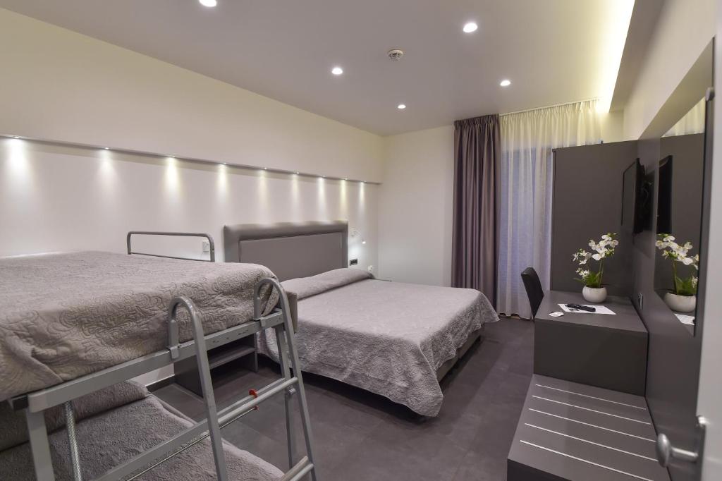 Posteľ alebo postele v izbe v ubytovaní Pompei Inn Ruins B&B Luxury Suite