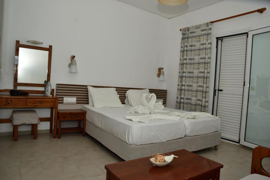 Morpheas Rooms - Twin Room