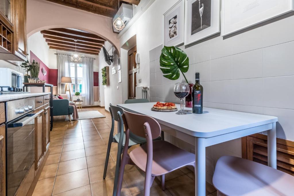 Kuchnia lub aneks kuchenny w obiekcie Wine Apartments Florence Sangiovese