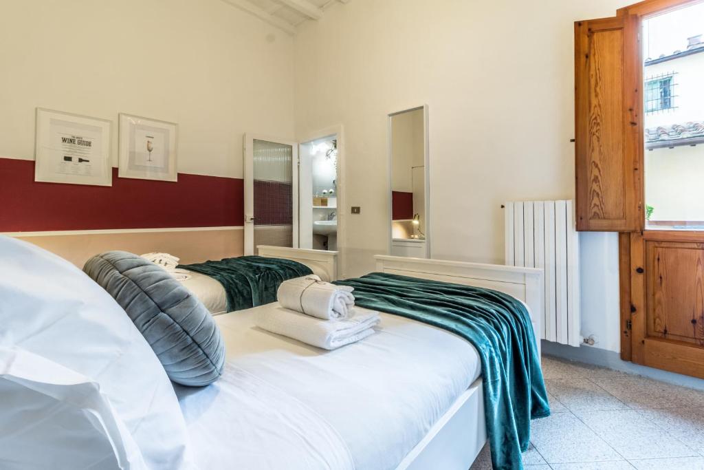 Łóżko lub łóżka w pokoju w obiekcie Wine Apartments Florence Sangiovese