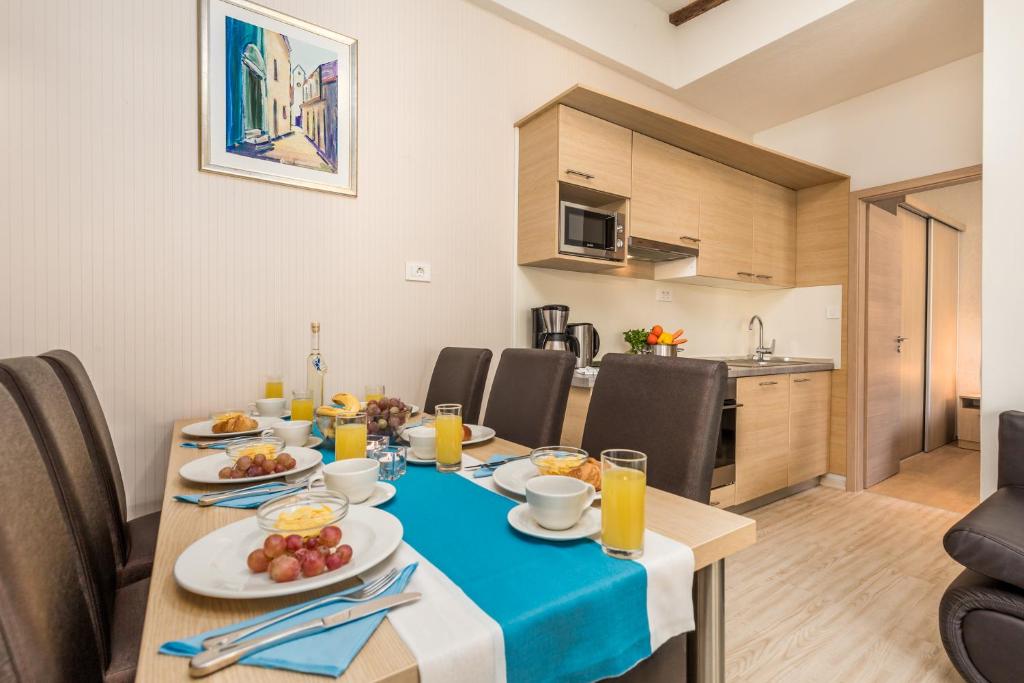 Kuchyň nebo kuchyňský kout v ubytování Lando Resort