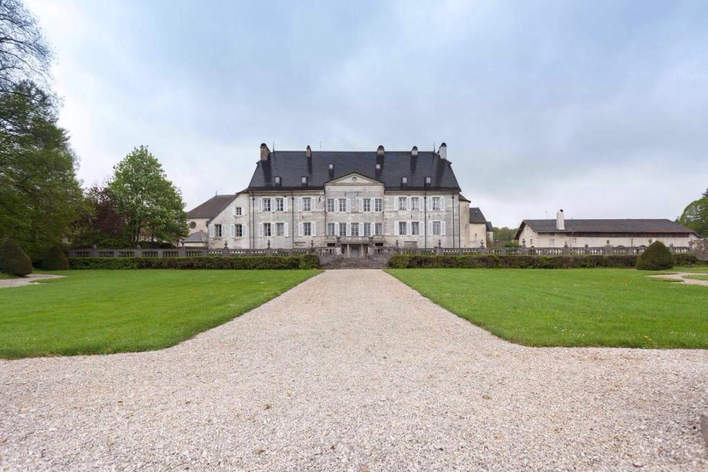 Schloss Montalembert — Außenbereich