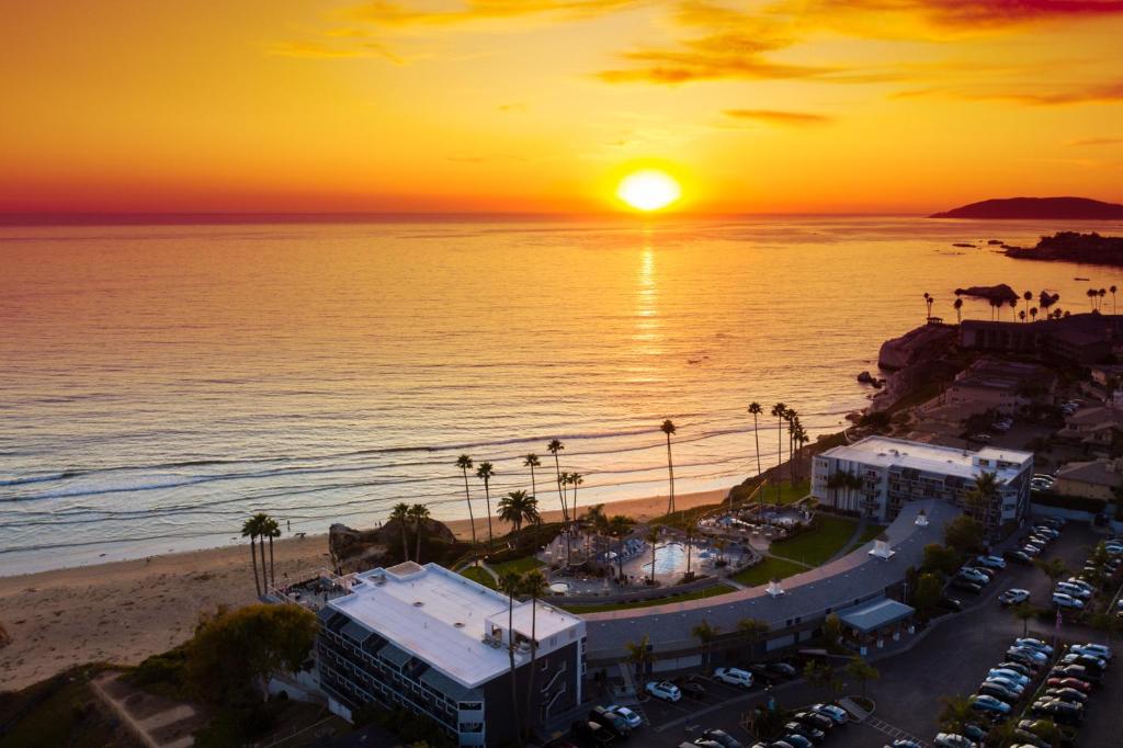 SeaCrest Oceanfront Hotel photo