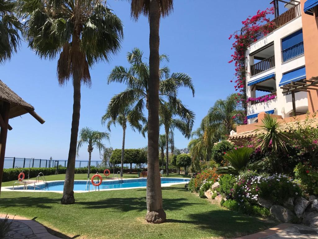 Bazén v ubytovaní Sunandsea apartment alebo v jeho blízkosti