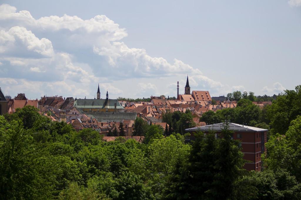 Nespecifikovaný výhled na destinaci Cheb nebo výhled na město při pohledu z penzionu