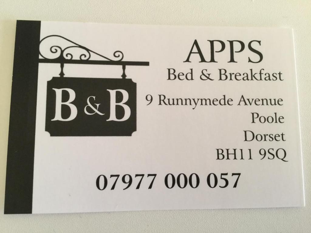 een bord voor een bed and breakfast met een bed and breakfast trompetter bij Apps B&B in Poole