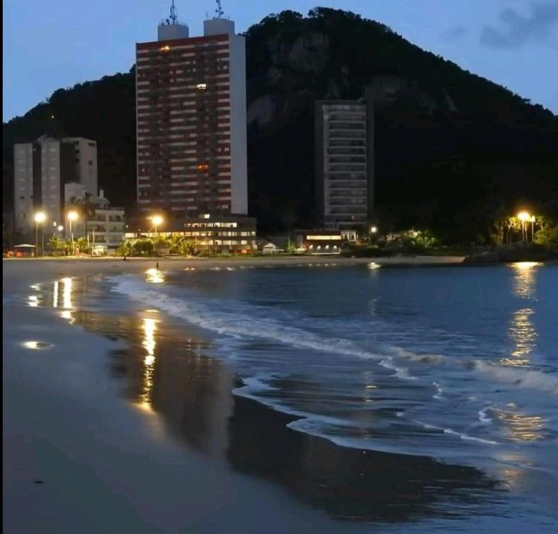 a view of a beach at night with buildings at Sobrado de Caiobá in Matinhos