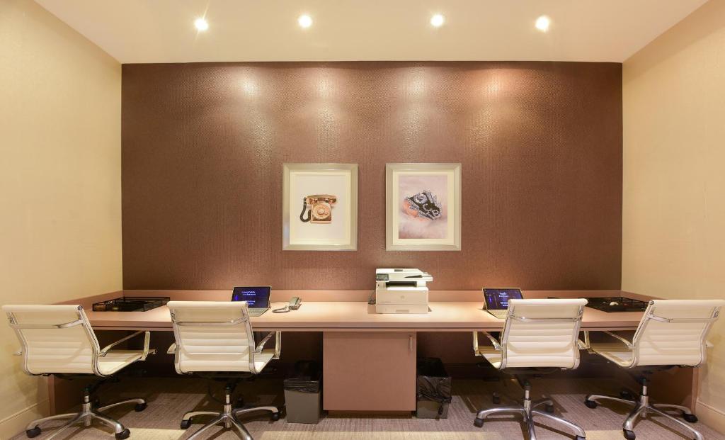 The business area and/or conference room at The Guest House at Graceland