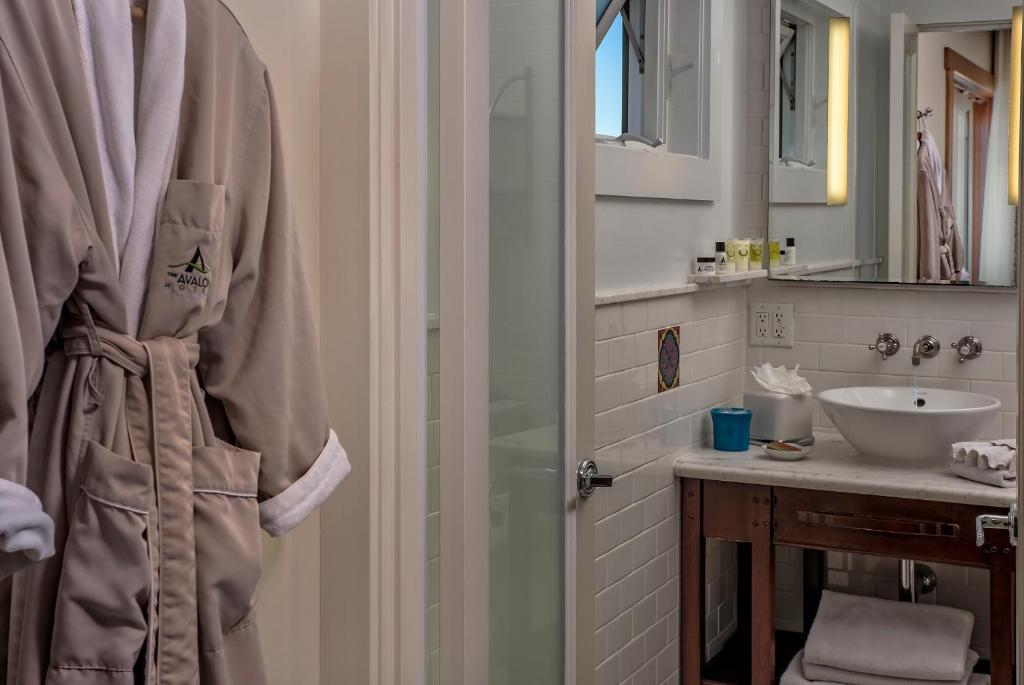 Bilik mandi di The Avalon Hotel in Catalina Island