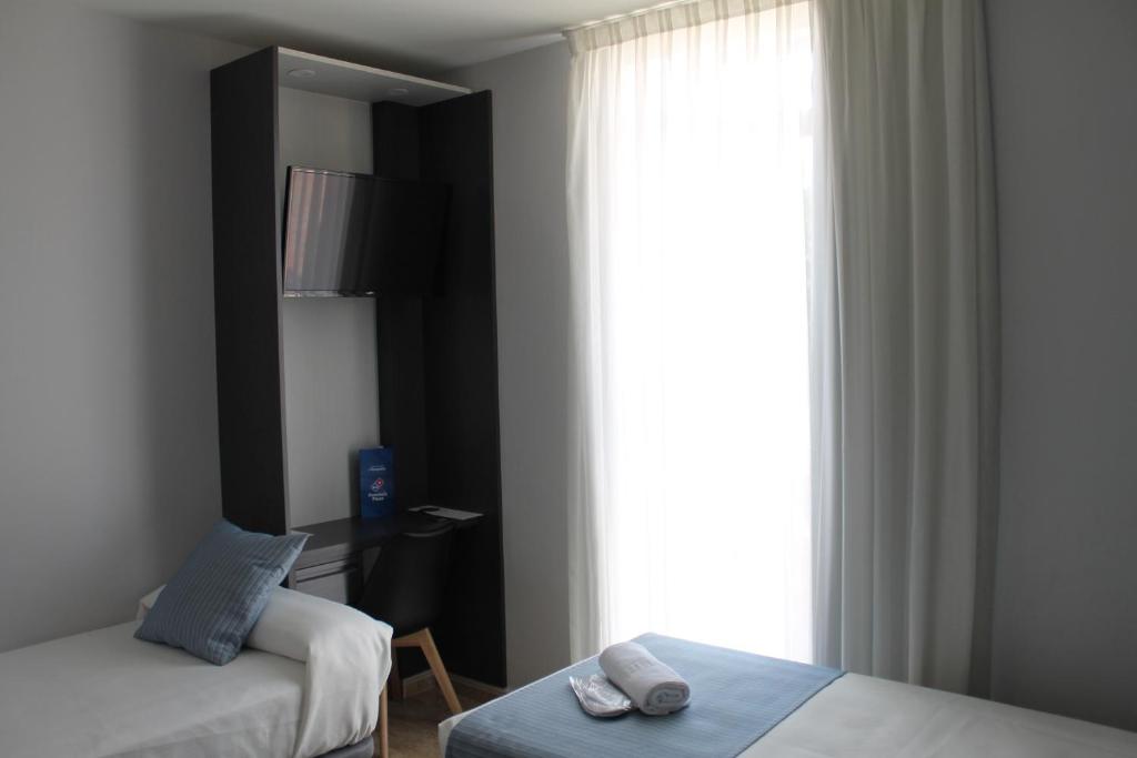 Hotel Barajas Plaza - Standard Triple Room