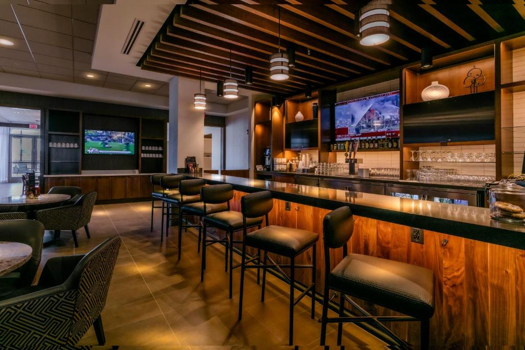TV a/nebo společenská místnost v ubytování Hyatt Place Wilmington Riverfront