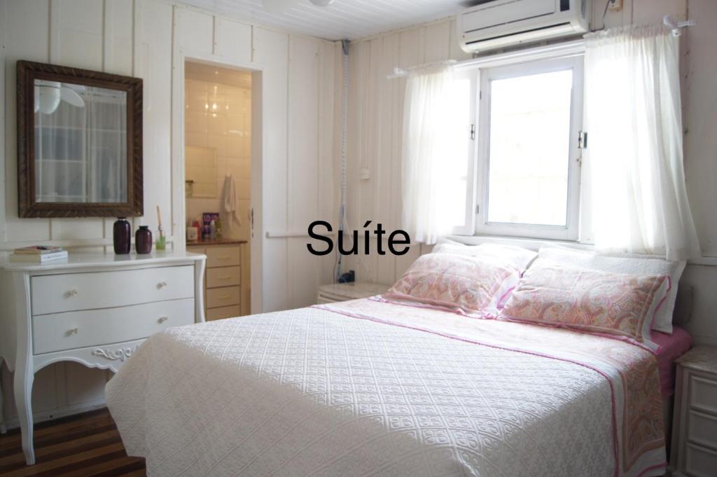  Casa com 4 quartos à 200 m da praia c/ churrasqueira