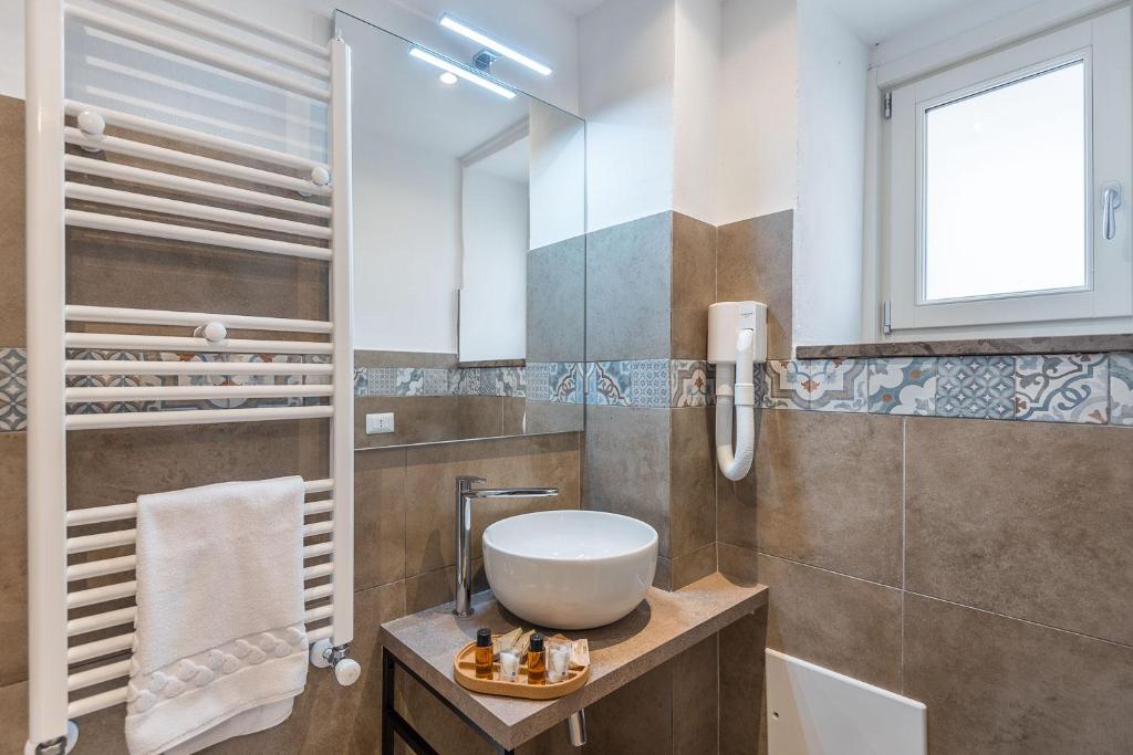 Łazienka w obiekcie Il Baiocco -Ibla Charme Rooms