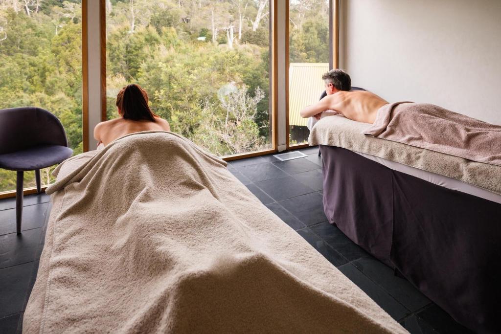 Postel nebo postele na pokoji v ubytování Peppers Cradle Mountain Lodge