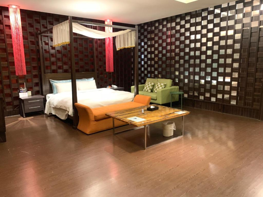 Postel nebo postele na pokoji v ubytování Her Home Spa Motel Douliu