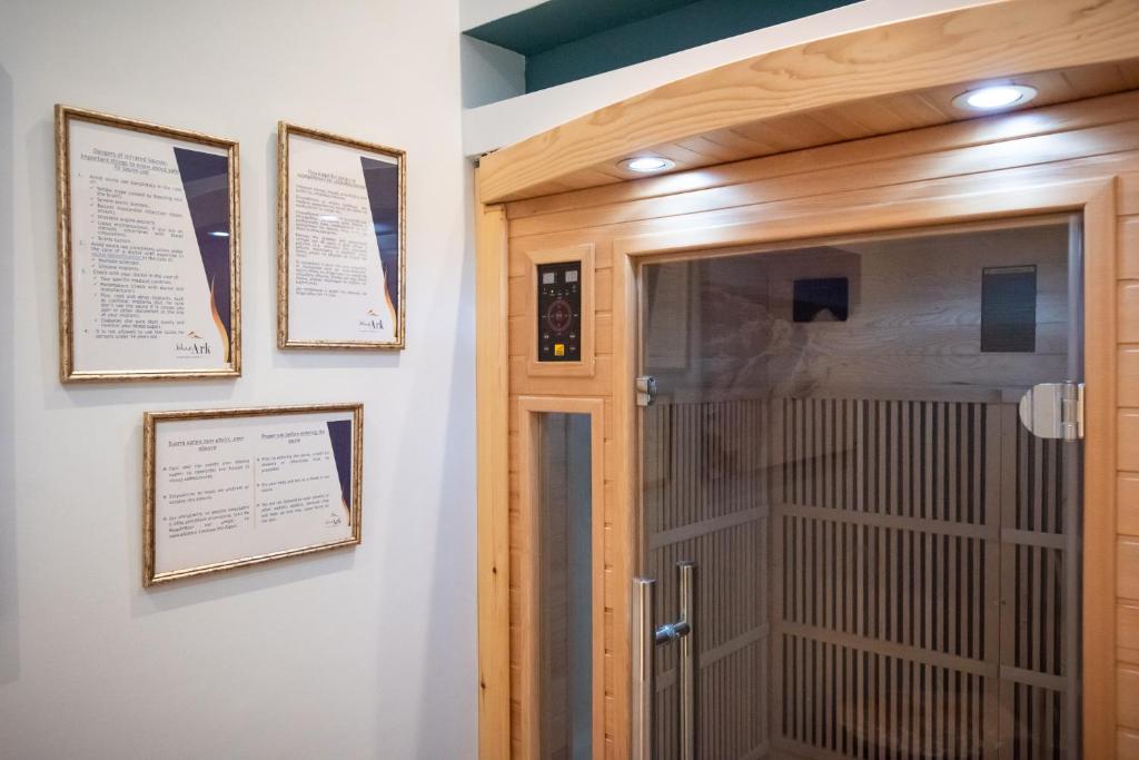 Blue Ark Lavish Sauna Suite