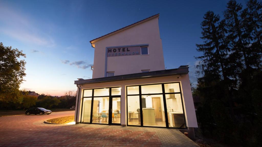 Budynek, w którym mieści się hotel
