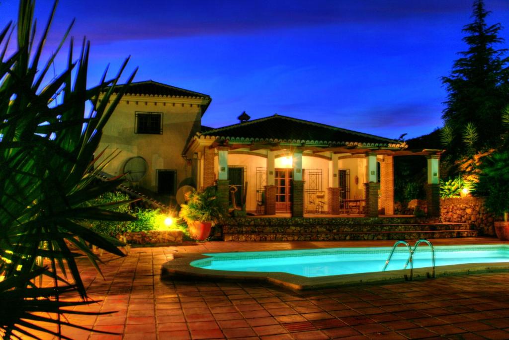 The swimming pool at or close to Finca el Regalo