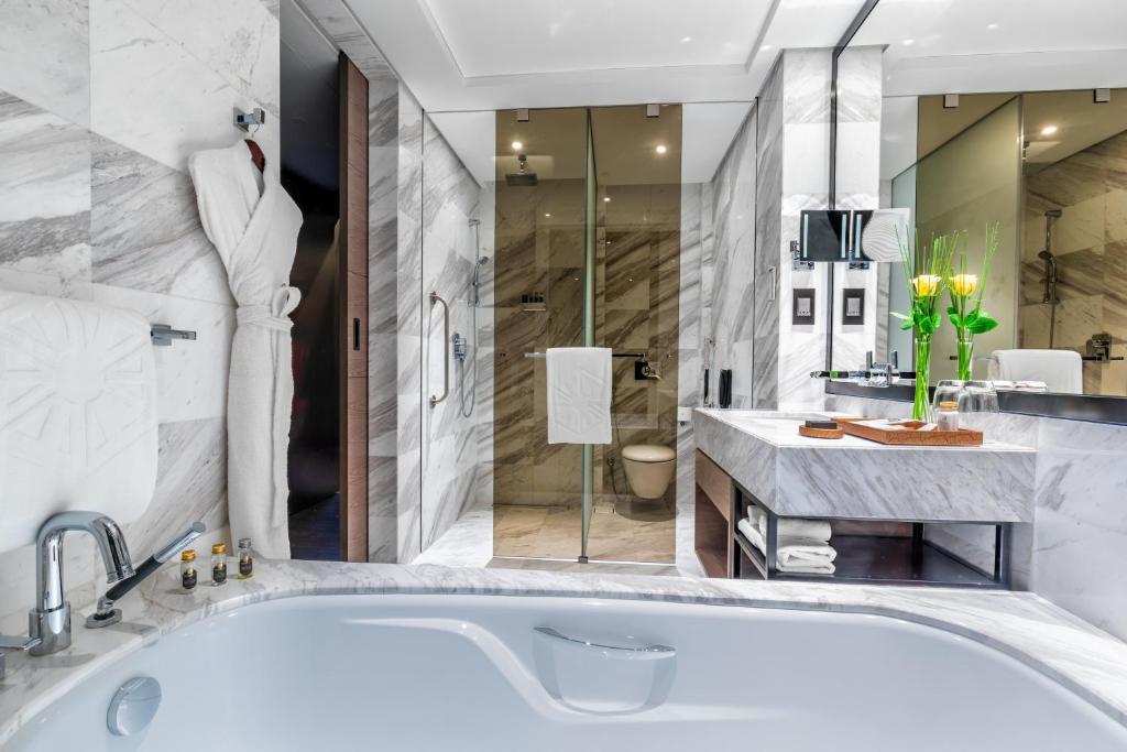 
Taj Club Room King Bed
