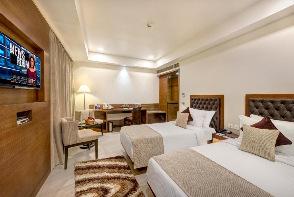 Postel nebo postele na pokoji v ubytování Peerless Hotel Kolkata