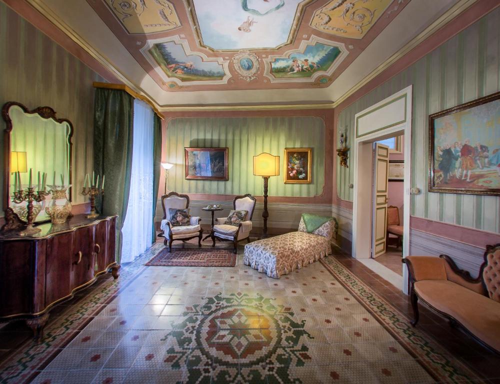 a living room with a room with a ceiling at Meliaresort Dimore Storiche in Mazara del Vallo