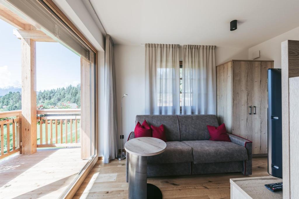 A seating area at Lochbauer