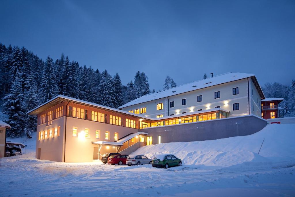 JUFA Hotel Altaussee om vinteren