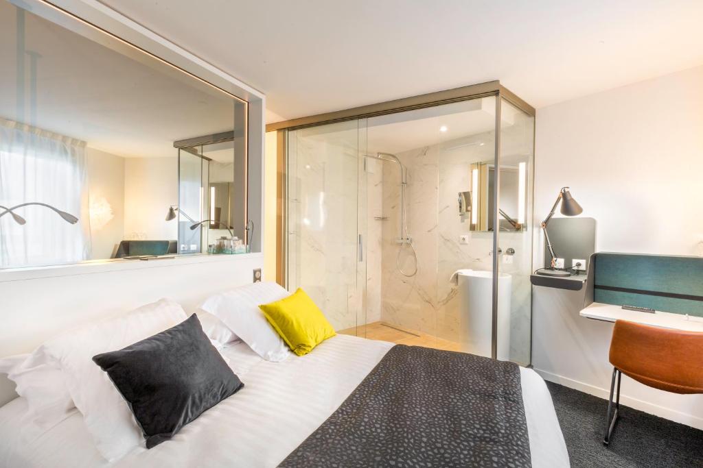Postel nebo postele na pokoji v ubytování Best Western Plus Europe Hôtel Brest