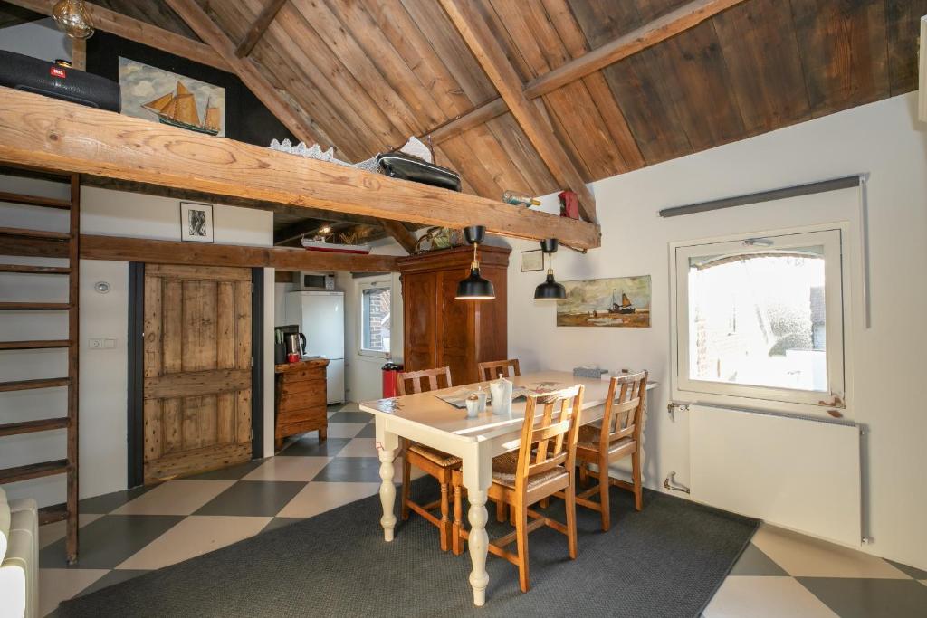Pekelpakhuis Menheerse Werf - Two-Bedroom Apartment