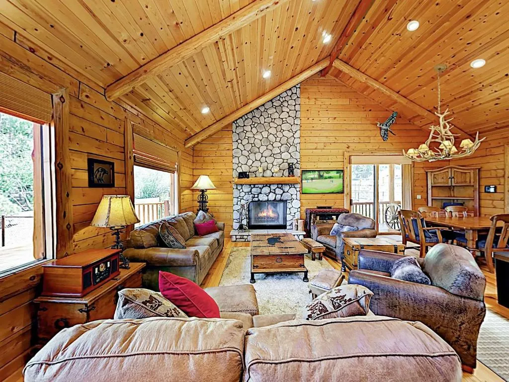 New Listing! Branchwater Lodge W/ Hot Tub & Game Loft Home, Big Bear Lake, Statele Unite ale Americii