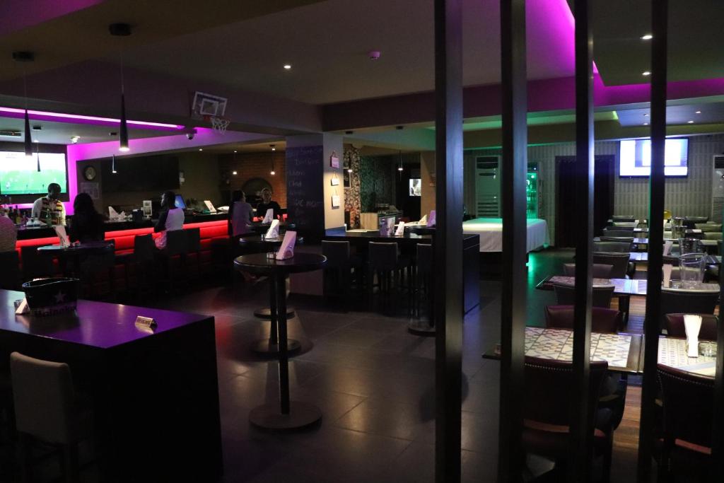 Restaurace v ubytování Mamba Point Hotel