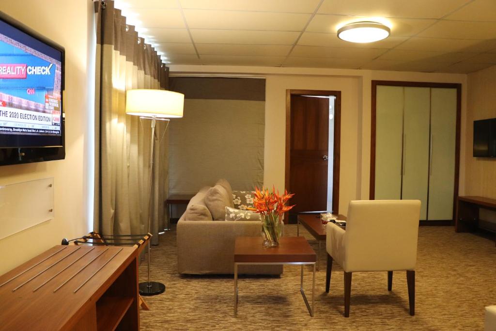TV a/nebo společenská místnost v ubytování Mamba Point Hotel