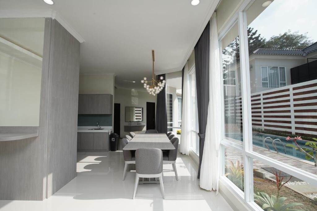 Fotografie z fotogalerie ubytování Nirvana Villas Puncak v destinaci Puncak