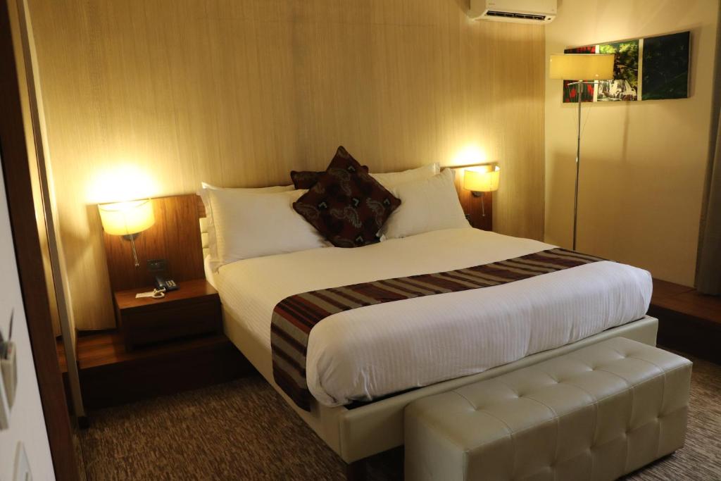 Postel nebo postele na pokoji v ubytování Mamba Point Hotel