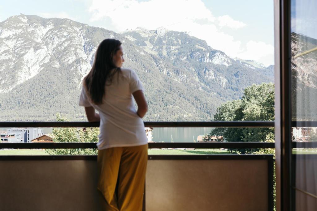 Nespecifikovaný výhled na hory nebo výhled na hory při pohledu z hotelu