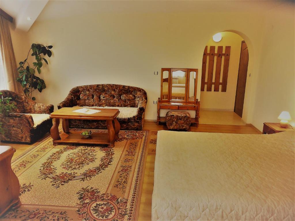 Postel nebo postele na pokoji v ubytování Boyadjiyski Guest House