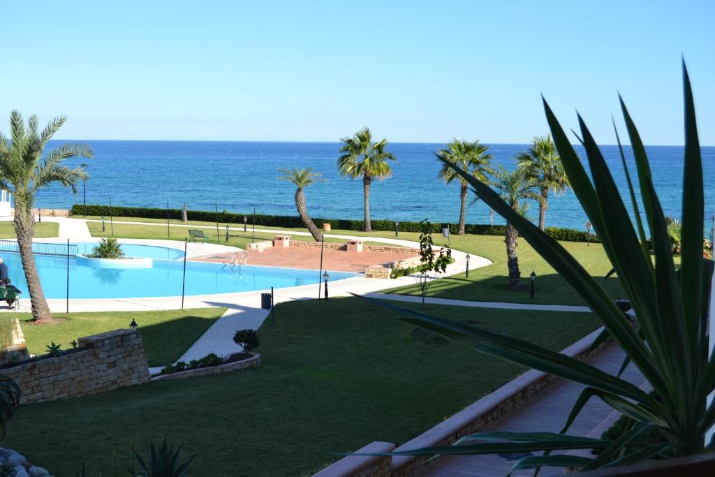 Výhled na bazén z ubytování Marina beach tetouan ,mdiq nebo okolí